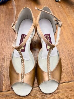 Vintage Celebrity Ballroom Dance Shoes Gold T-Strap Leather Soles 9W